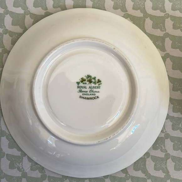 💚SHAMROCK VTG Royal Albert Cup & Saucer. - Picture 7 of 8